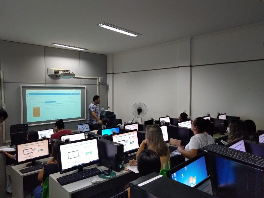 Treinamento Academic em laboratório de informática